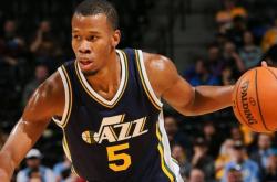 开云体育官方登录入口-沃尔夫队后场射手表现出色，成为得分榜新秀的简单介绍