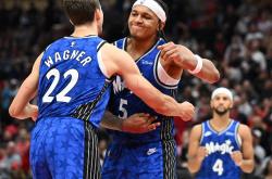 凯尔特人胜魔术，保持不败纪录