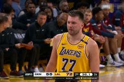 开云体育链接-湖人主场大胜掘金，取得四连胜