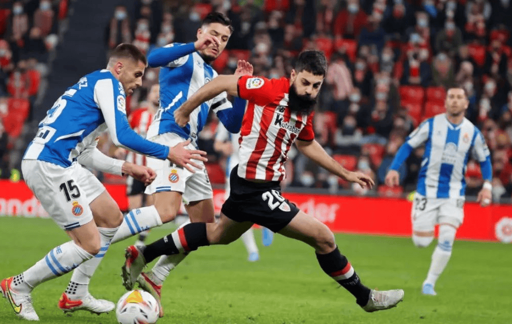 塞维利亚主帅批评球队防守漏洞,亟须改进 塞维利亚主帅批评球队防守漏洞,亟须改进