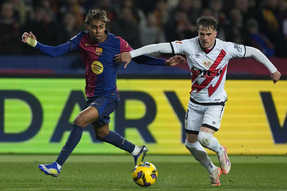 西甲双雄再度争胜,比赛掀起高潮 西甲双雄再度争胜,比赛掀起高潮