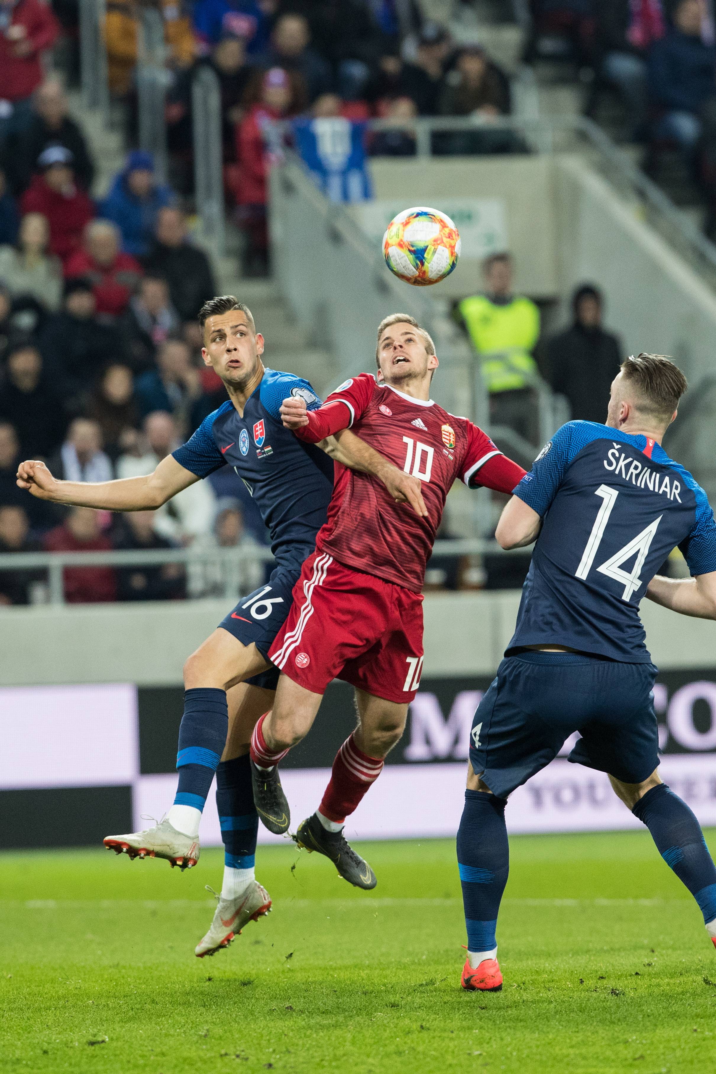 关于西班牙足球再度燃烧！双方球队同台竞技的信息