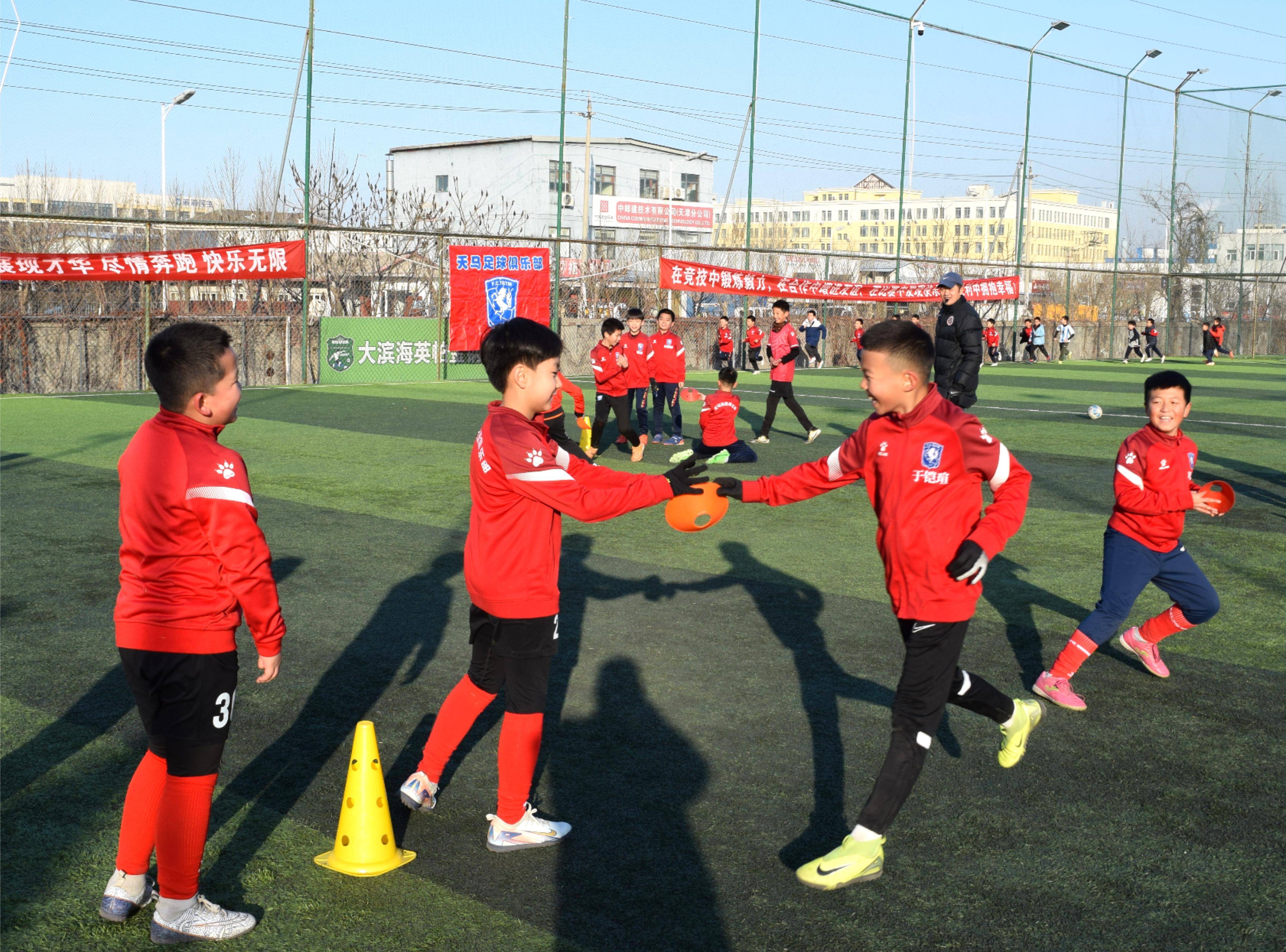 足球运动为球员们提供了成长与锻炼的机会 足球运动为球员们提供了成长与锻炼的机会