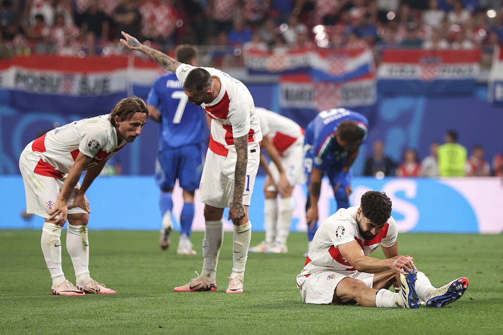 荷兰在对阵克罗地亚的比赛中-逼平对手