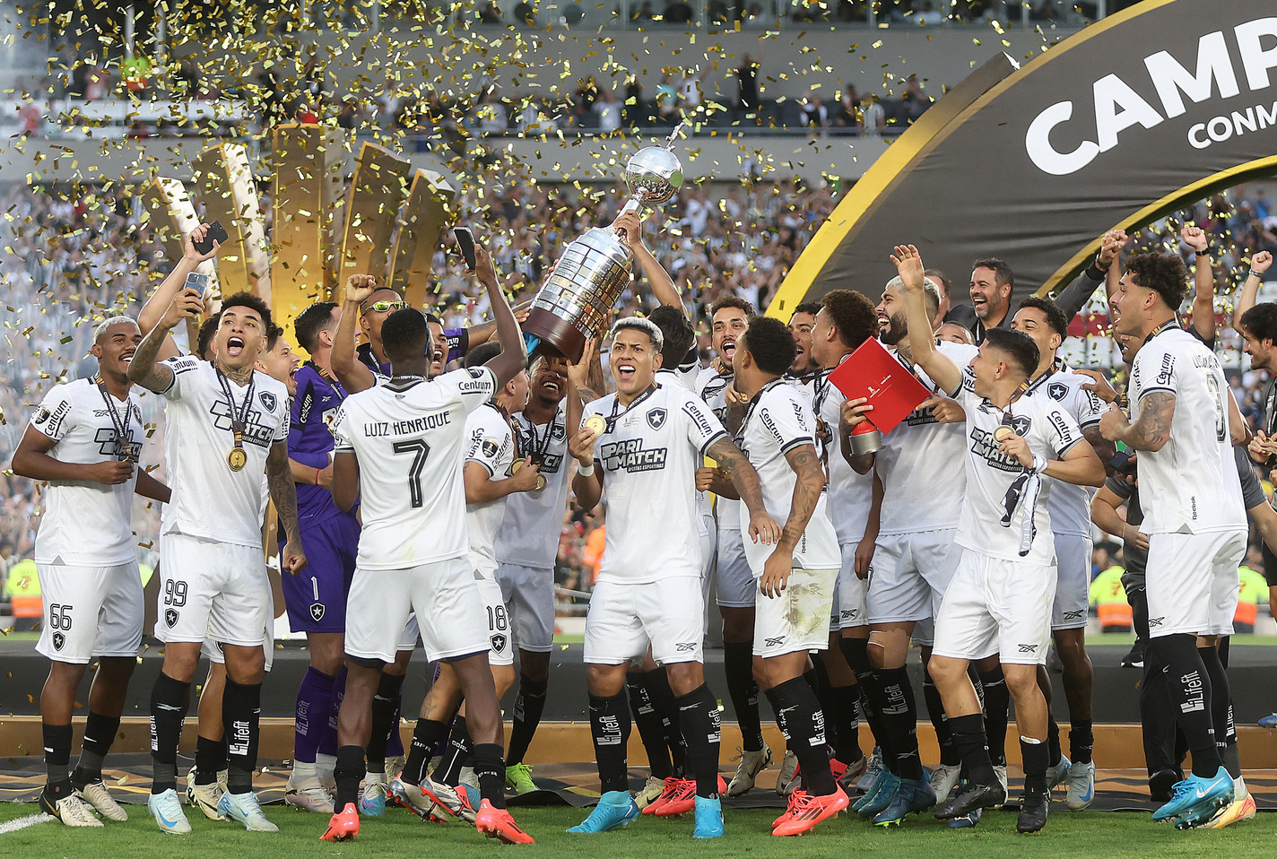 包含巴西排球队以悬念结束比赛,晋级四强的词条 包含巴西排球队以悬念结束比赛,晋级四强的词条