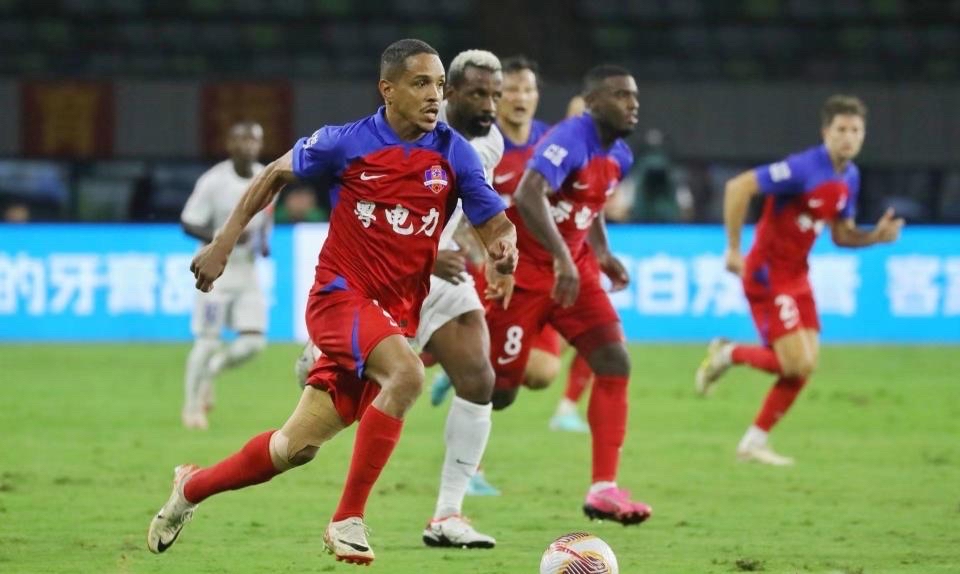 足球场上强者争霸，赛事战火再度燃烧的简单介绍