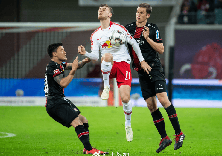 包含鹿岛鹿角备战激烈对阵，期待胜利的词条