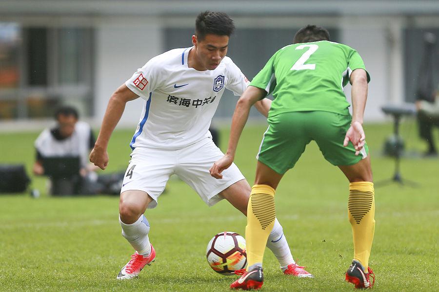 泰达队员接受采访谈比赛感受的简单介绍