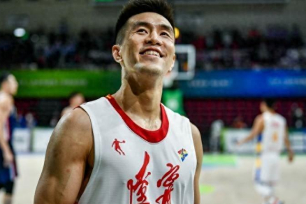 哥伦比亚队队员拼搏奋斗赢得赞誉 哥伦比亚队队员拼搏奋斗赢得赞誉