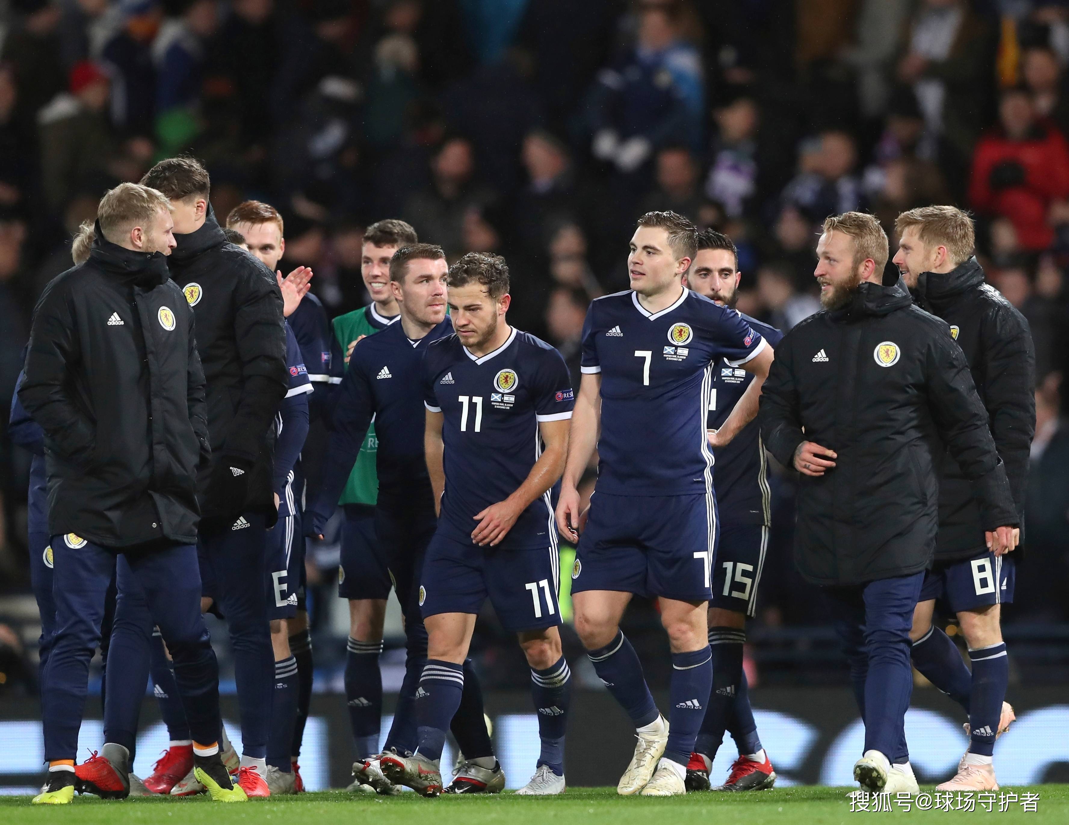 荷兰队逆转击败波兰,晋级欧国联半决赛 荷兰队逆转击败波兰,晋级欧国联半决赛