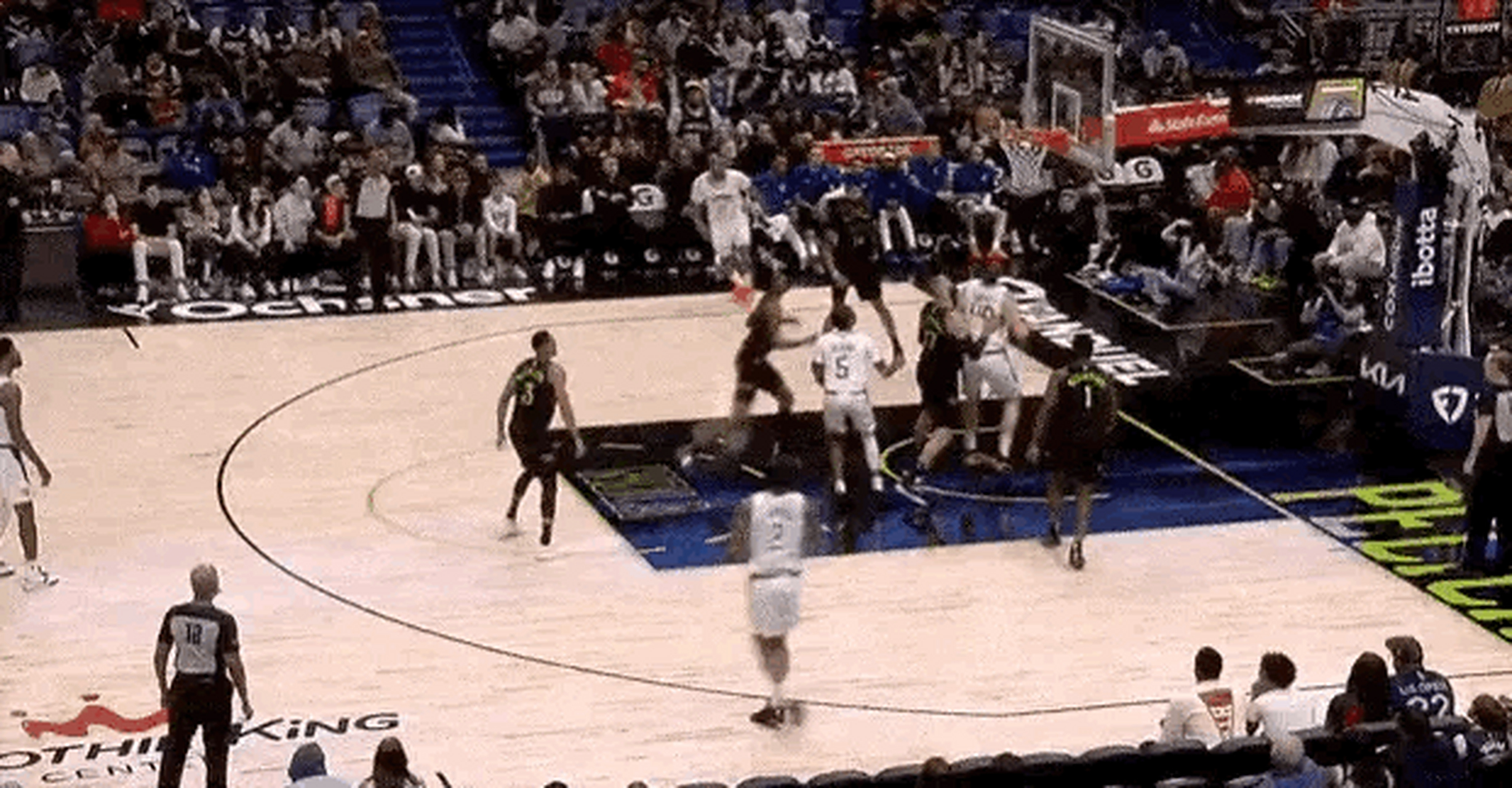 快船队惨败鹈鹕，乔治失几乎所有投篮手感的简单介绍