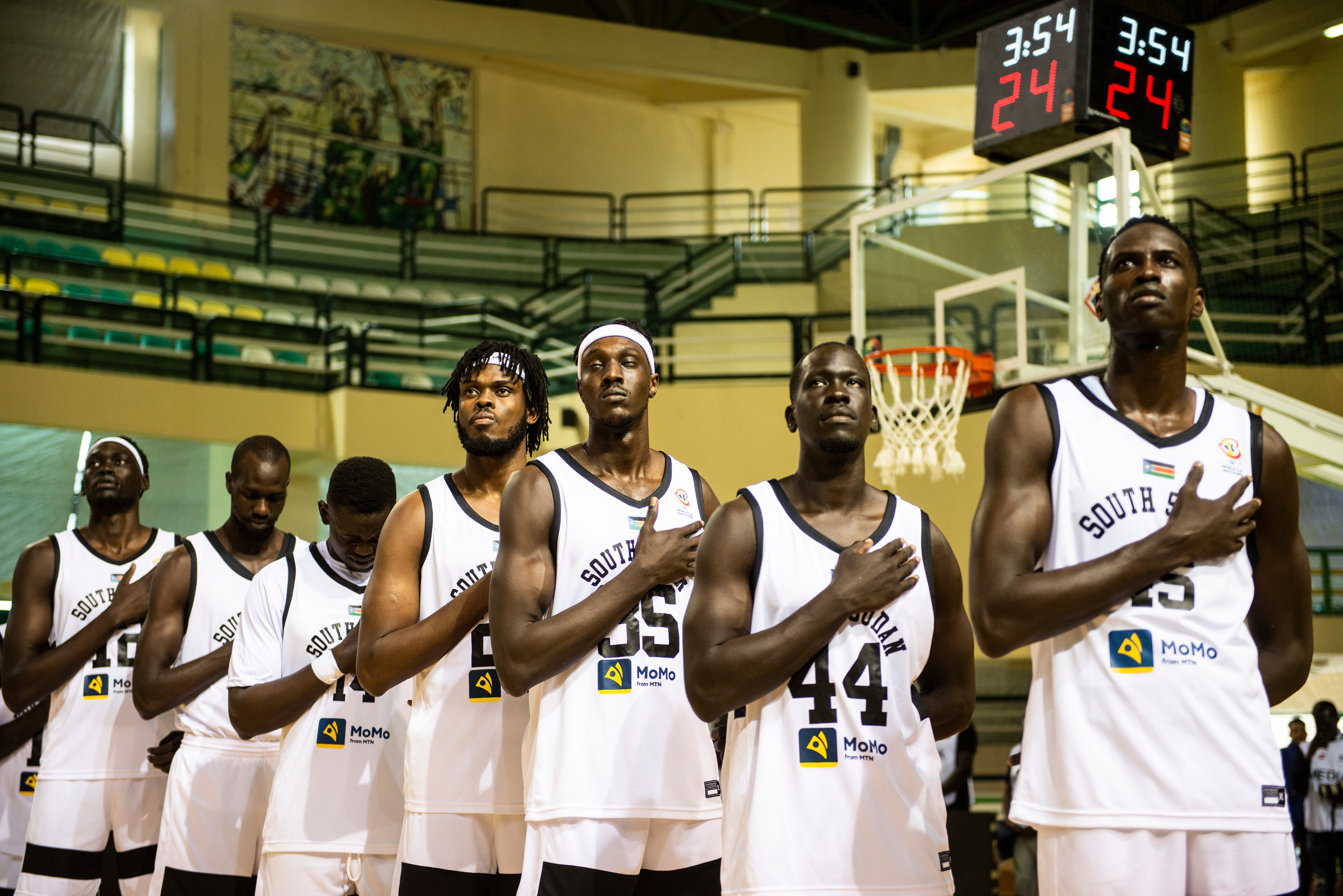 非洲篮球选手参加国际球员交流训练营