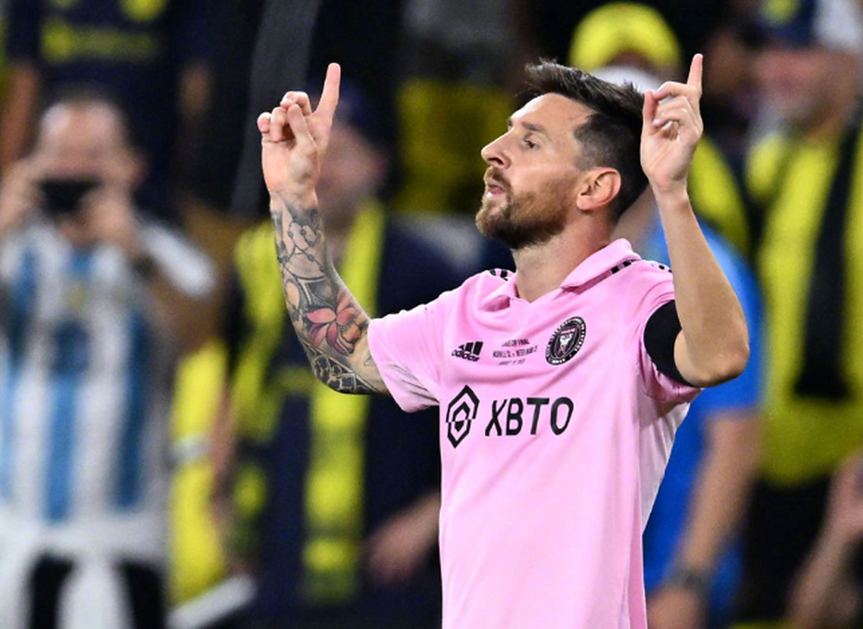 阿根廷国家队前锋梅西轰出第一次欧冠帽子戏法的简单介绍