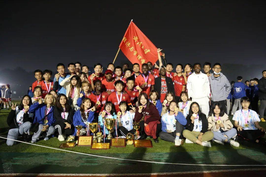 经验丰富的球队整装待发，战心勇敢的简单介绍