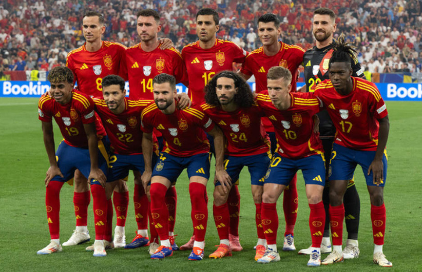 包含阿贾克斯实力碾压对手，晋级欧洲俱乐部杯半决赛的词条