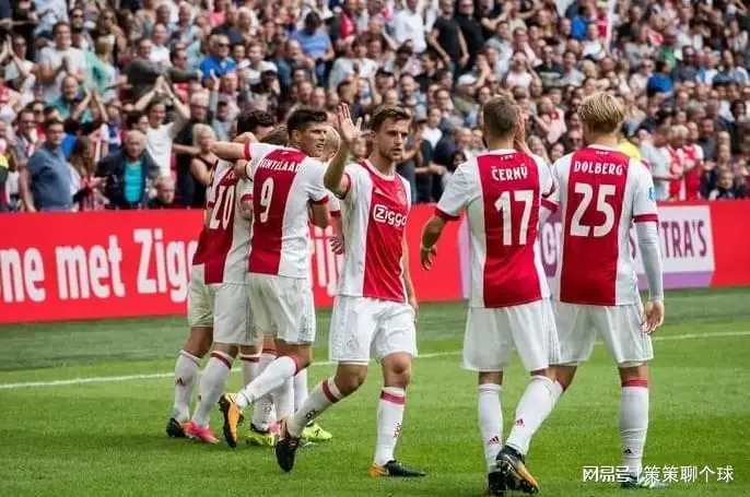 包含阿贾克斯实力碾压对手，晋级欧洲俱乐部杯半决赛的词条