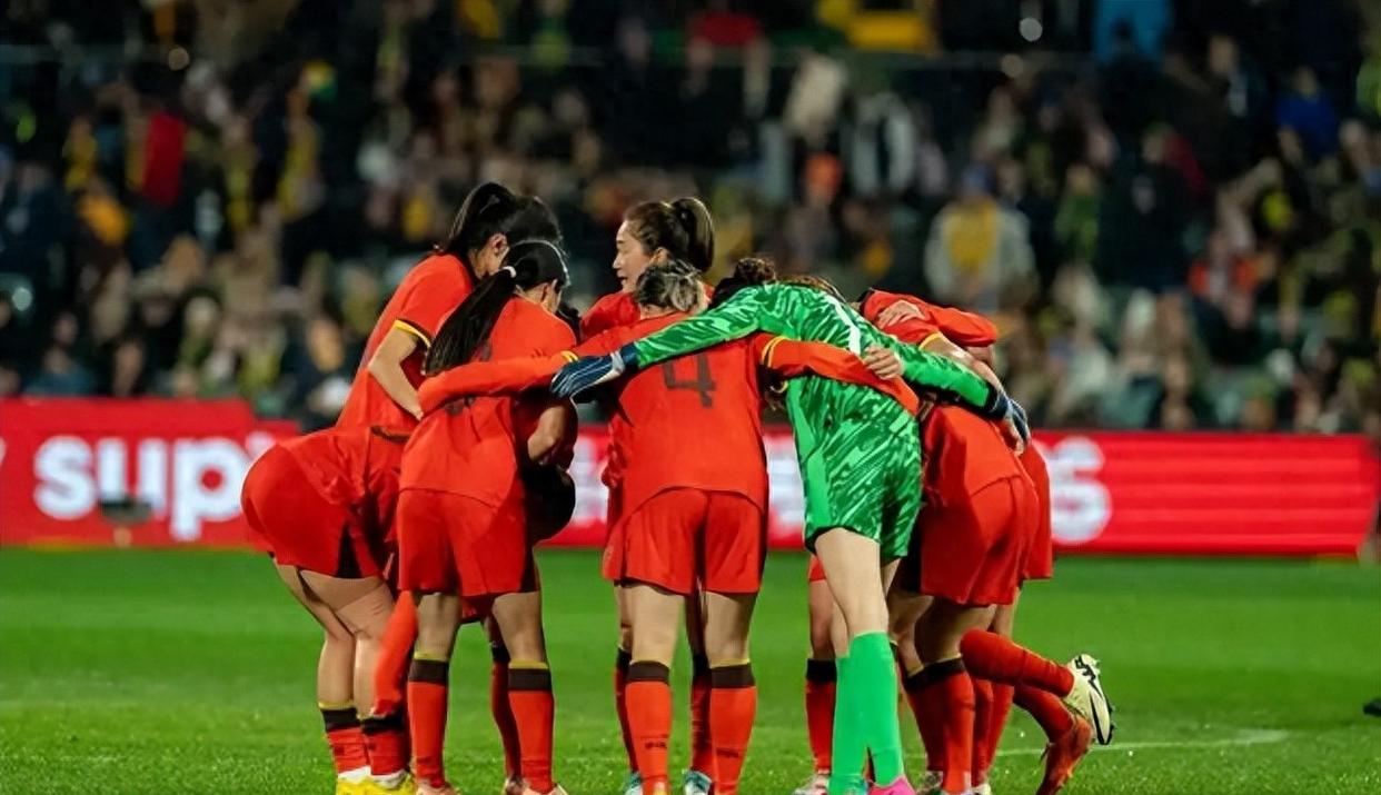 国家女足团结合作，克服艰难取得胜利