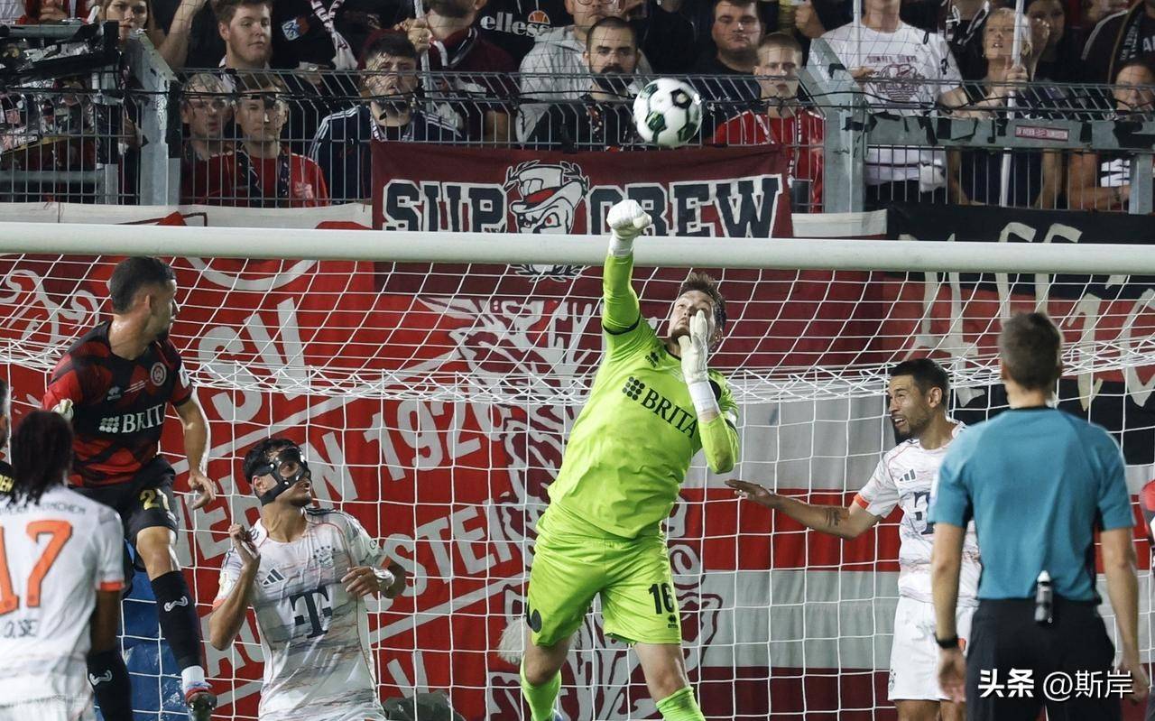 拜仁慕尼黑门将状态神勇,多次扑出绝杀 拜仁慕尼黑门将状态神勇,多次扑出绝杀