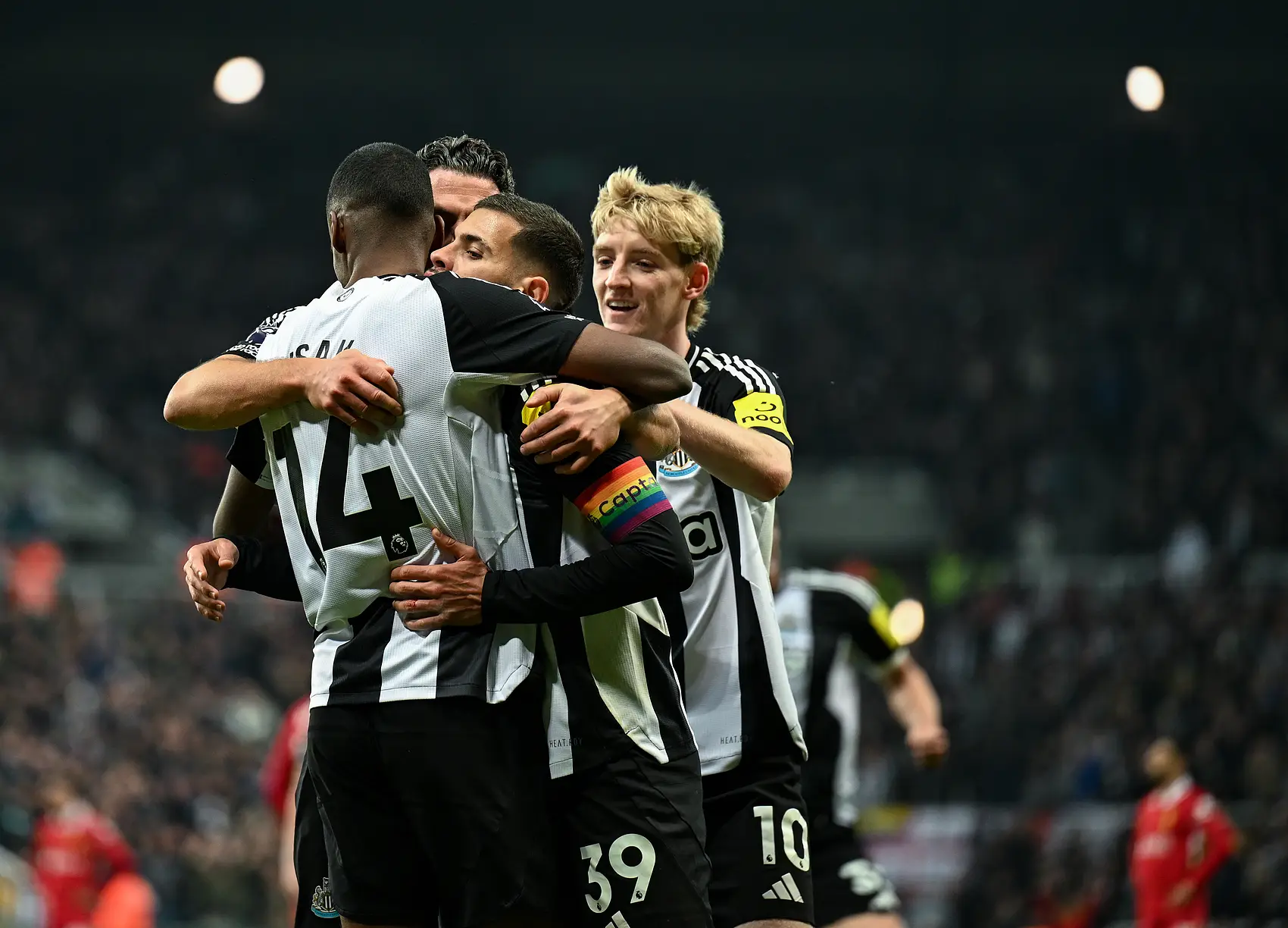 瑞士胜冰岛,萨拉赫助攻制胜 瑞士胜冰岛,萨拉赫助攻制胜