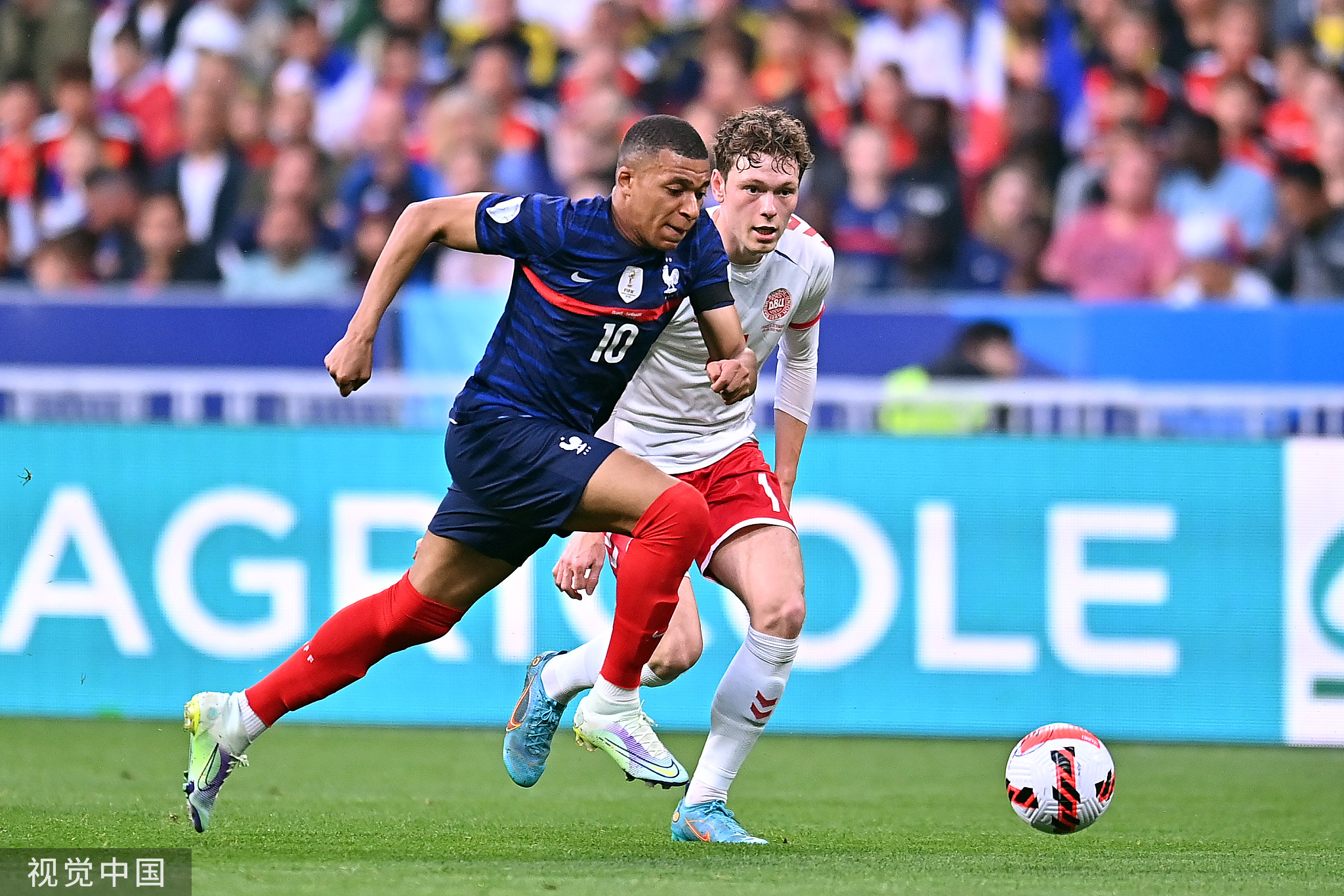 见证欧国联辉煌，球迷情绪澎湃