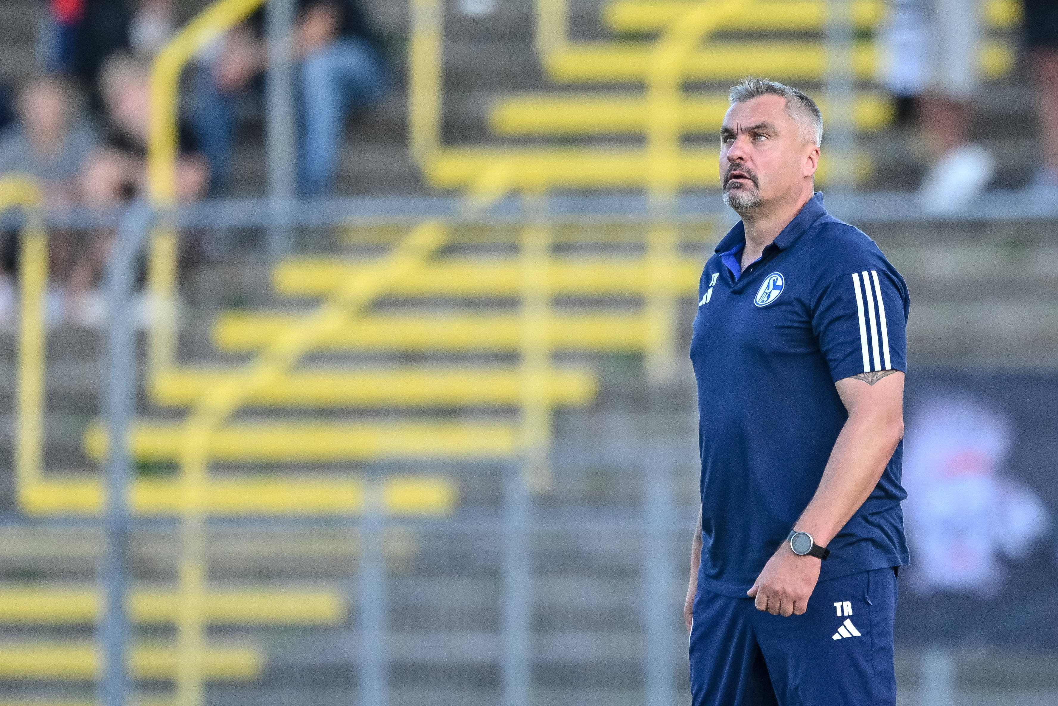 沙尔克主场惜败,球队士气低迷的简单介绍 沙尔克主场惜败,球队士气低迷的简单介绍