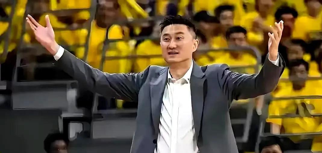 球队战术调整奏效,主教练称赞球员表现 球队战术调整奏效,主教练称赞球员表现