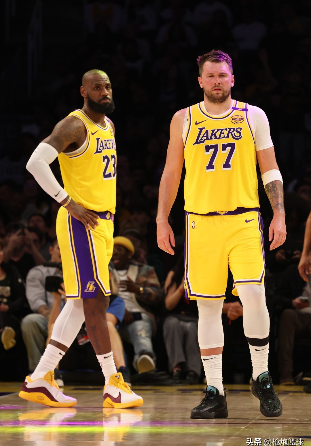 关于湖人队主场大胜，士气高涨之际的信息