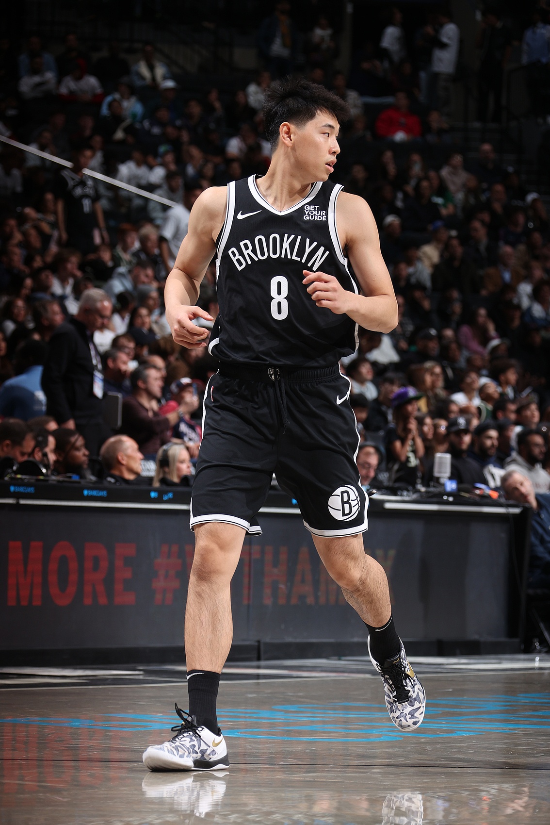 包含雄鹿客场战胜篮网，实现多点进球的词条