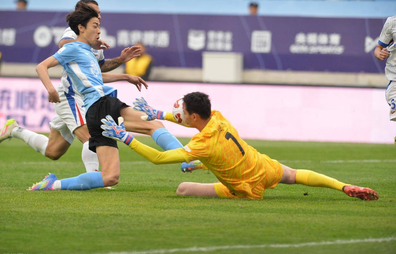 上海绿地申花不敌大连一方，保级前景岌岌可危的简单介绍