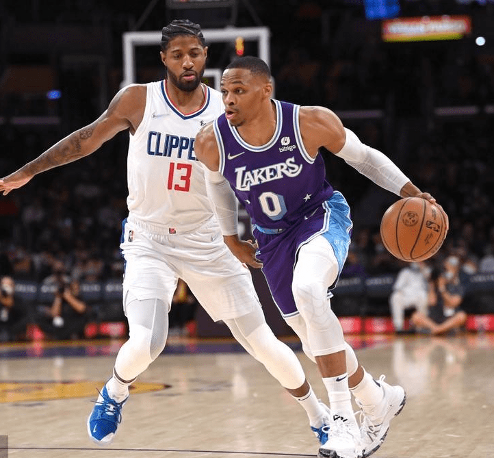 关于沃罗纳抓住机会,取得关键三分的信息 关于沃罗纳抓住机会,取得关键三分的信息