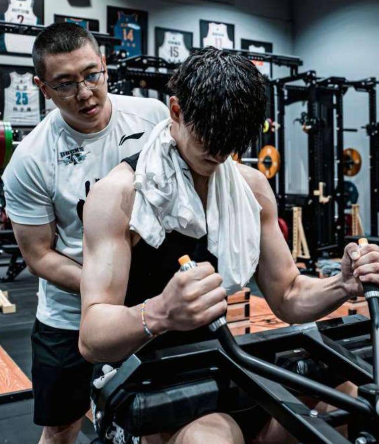 关于沃罗纳抓住机会,取得关键三分的信息 关于沃罗纳抓住机会,取得关键三分的信息