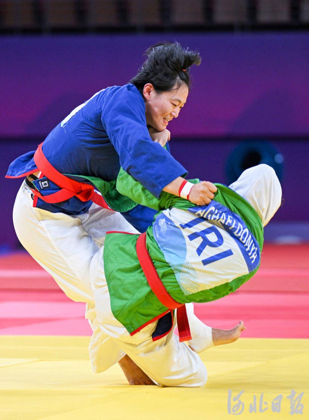 柔道比赛中,新加坡选手斩获冠军 柔道比赛中,新加坡选手斩获冠军