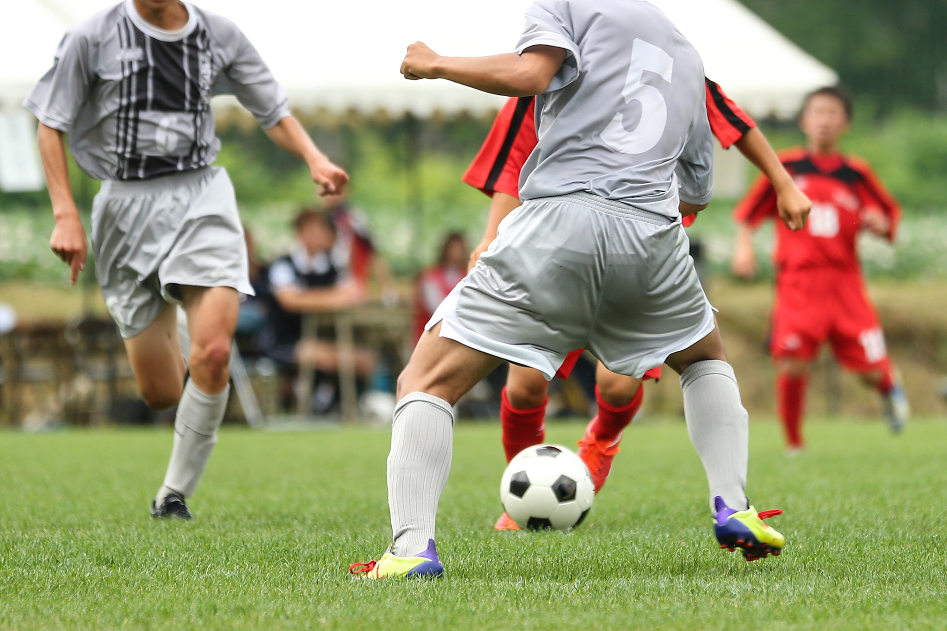 球员在训练中展现出色表现,备受瞩目 球员在训练中展现出色表现,备受瞩目