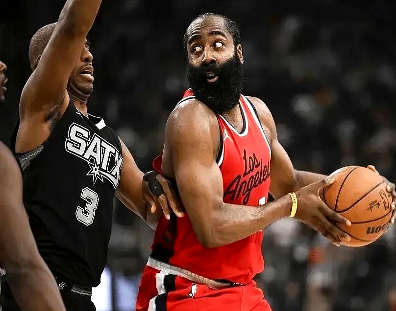 雄鹿客场逆转哈登砍下胜利,马刺主场力克国王的简单介绍 雄鹿客场逆转哈登砍下胜利,马刺主场力克国王的简单介绍