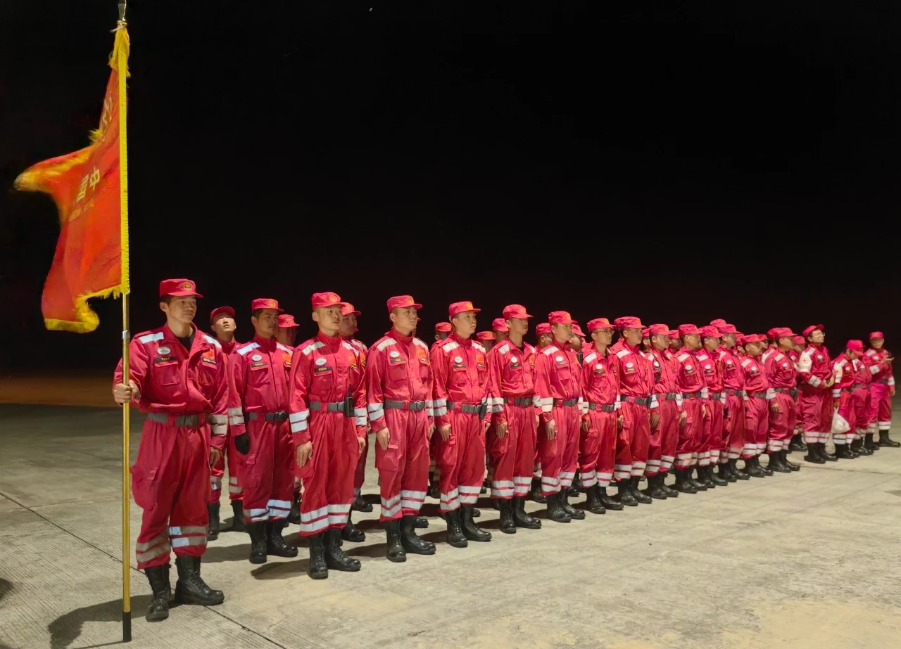 队伍成员士气高涨团结一心迎击强敌的简单介绍 队伍成员士气高涨团结一心迎击强敌的简单介绍